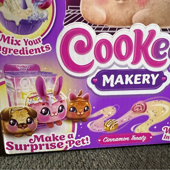 Cookeez Makery Cinnamon Baked Treatz Oven Playset Interactive Plush Toy New - Picture 2 of 5
